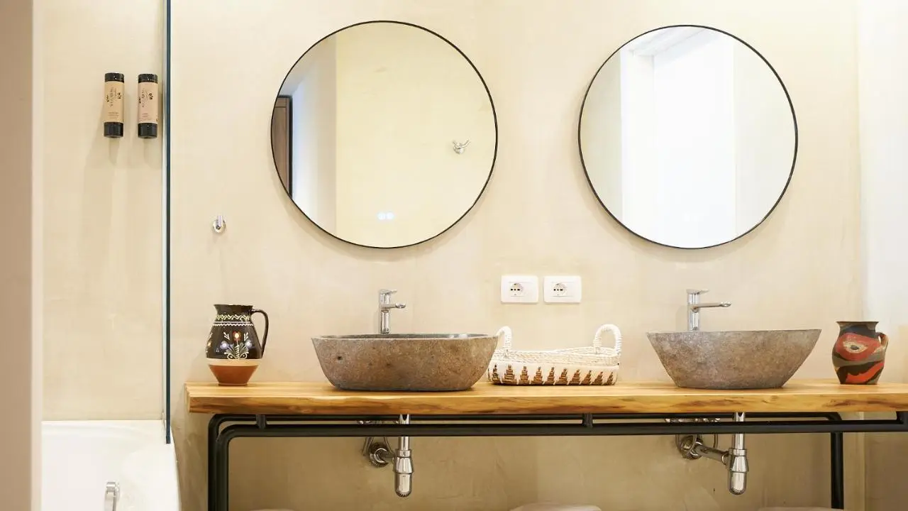 Azar Luxury Suites