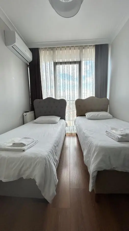 Roni Apartments, Close to the metro and parking