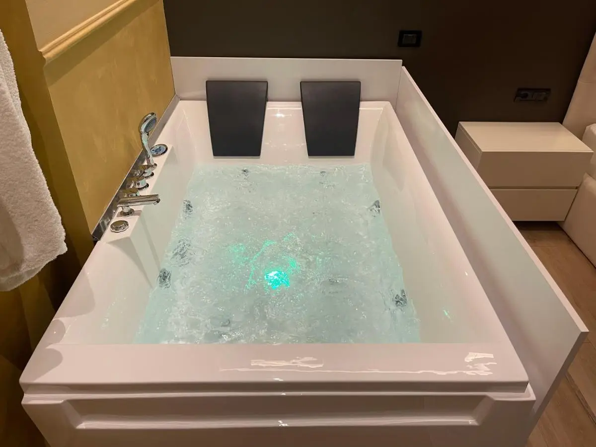 Luxury Jacuzzi Suite- Astir,Tirana