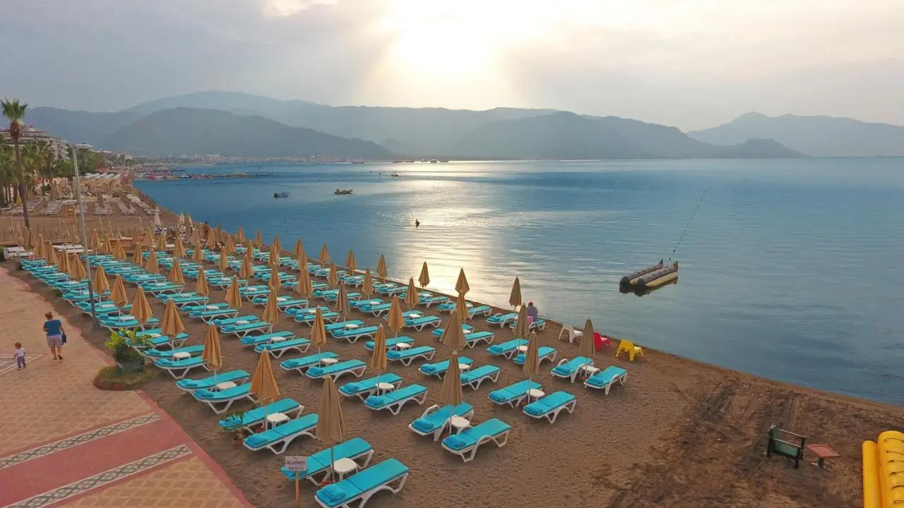 Lalila Blue Suites