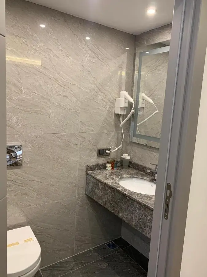 Regency World Hotel