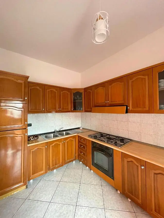 Villa Joli - Spacious Houses with Yard & Parking in Central Vlore