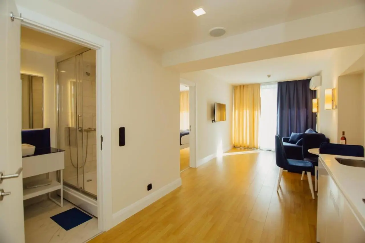 VIP Premium Class Hotel with Sea View R