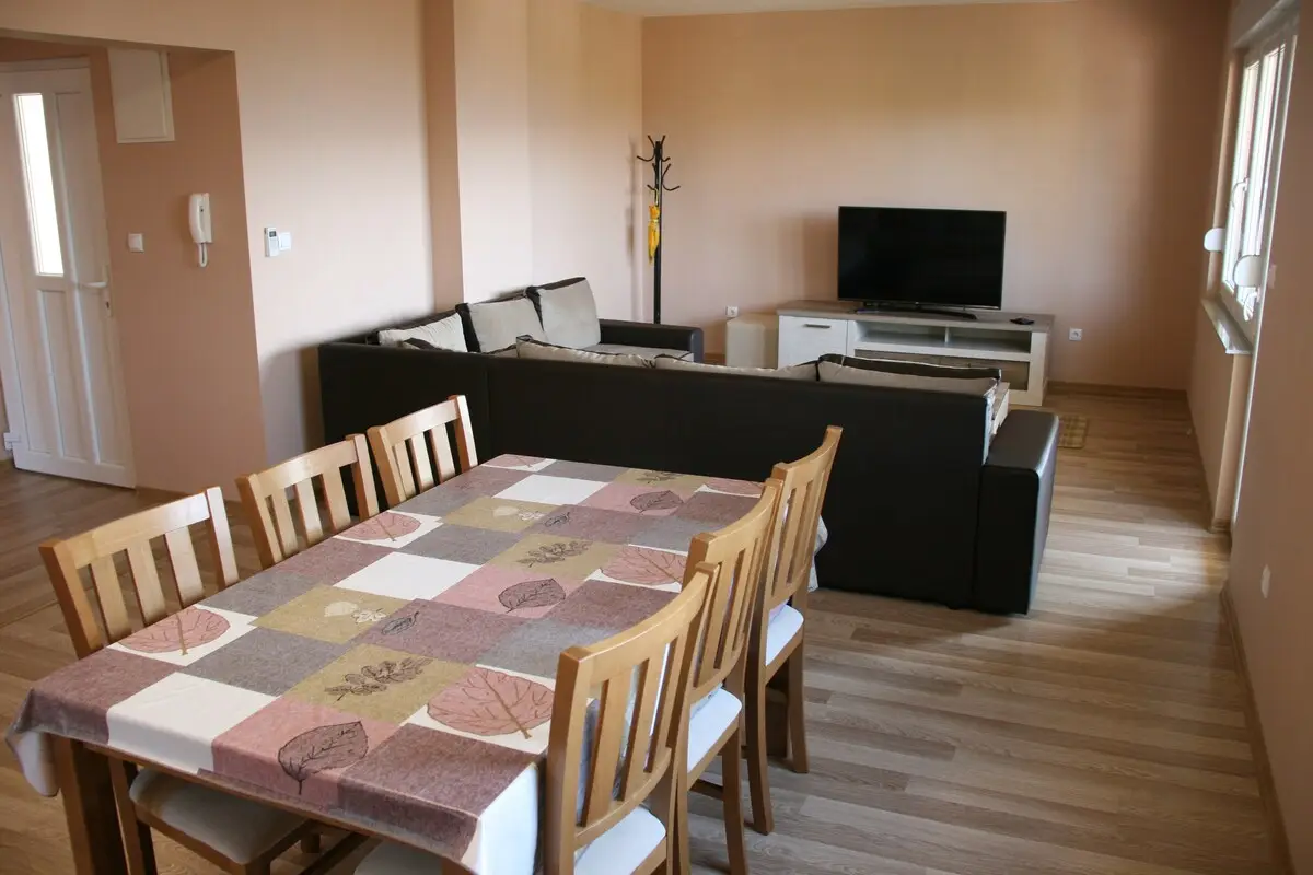 ☆ Quiet + Cozy Spacious apt | Balcony View ! ☆