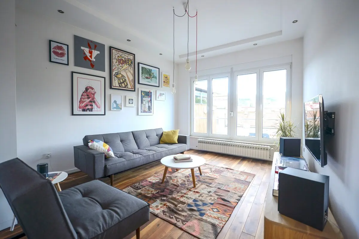 Top location penthouse apt.