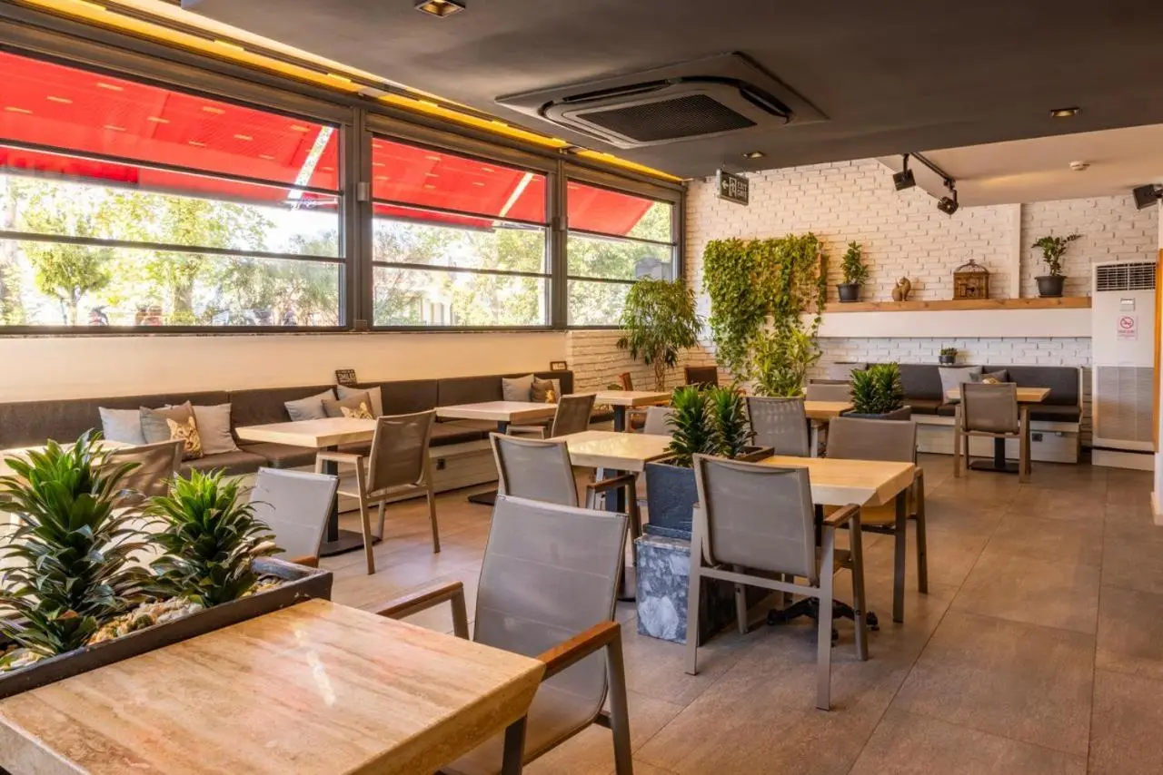 Pure Blanche Hotel