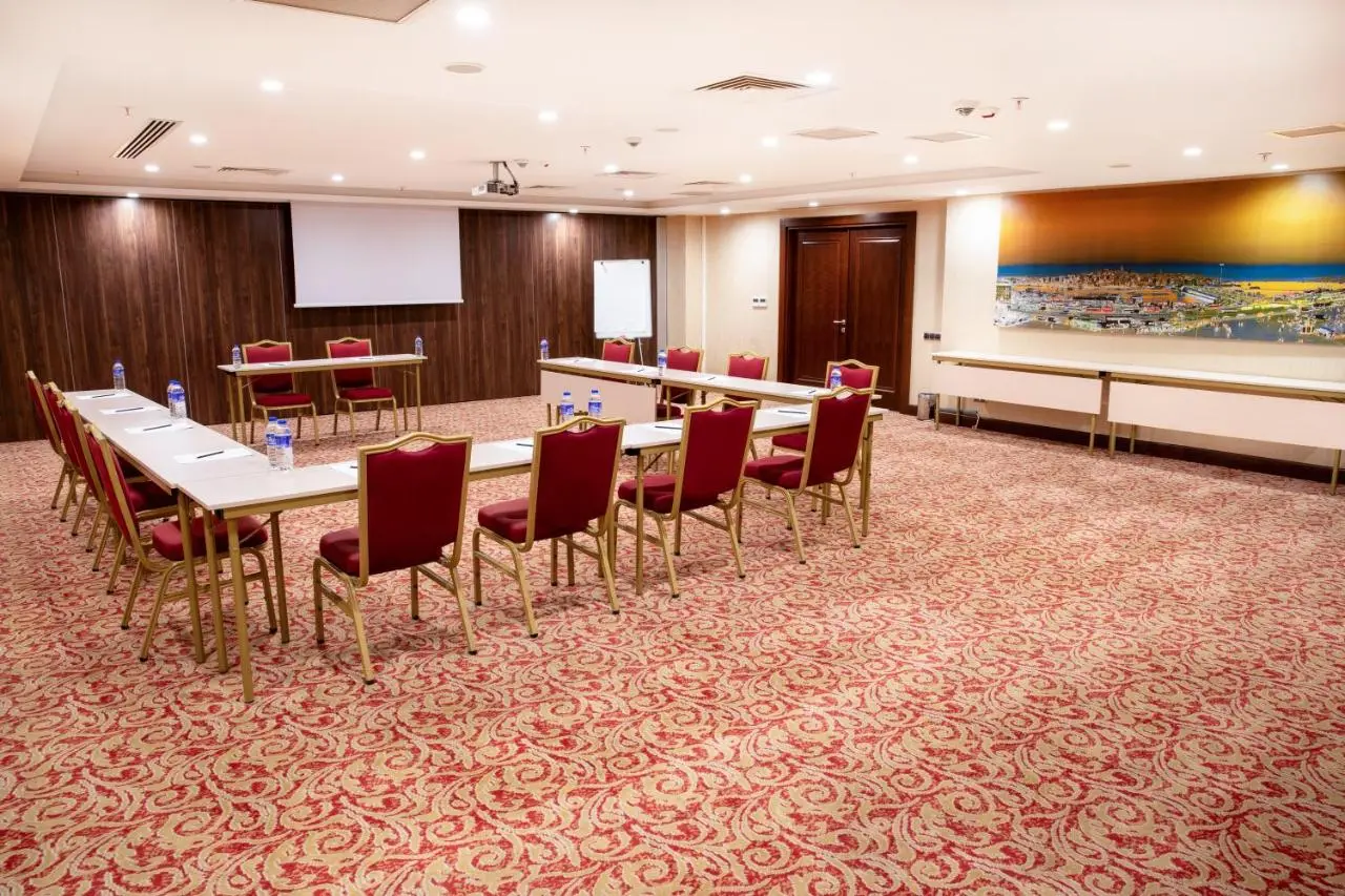 Grand Aras Hotel & Suites