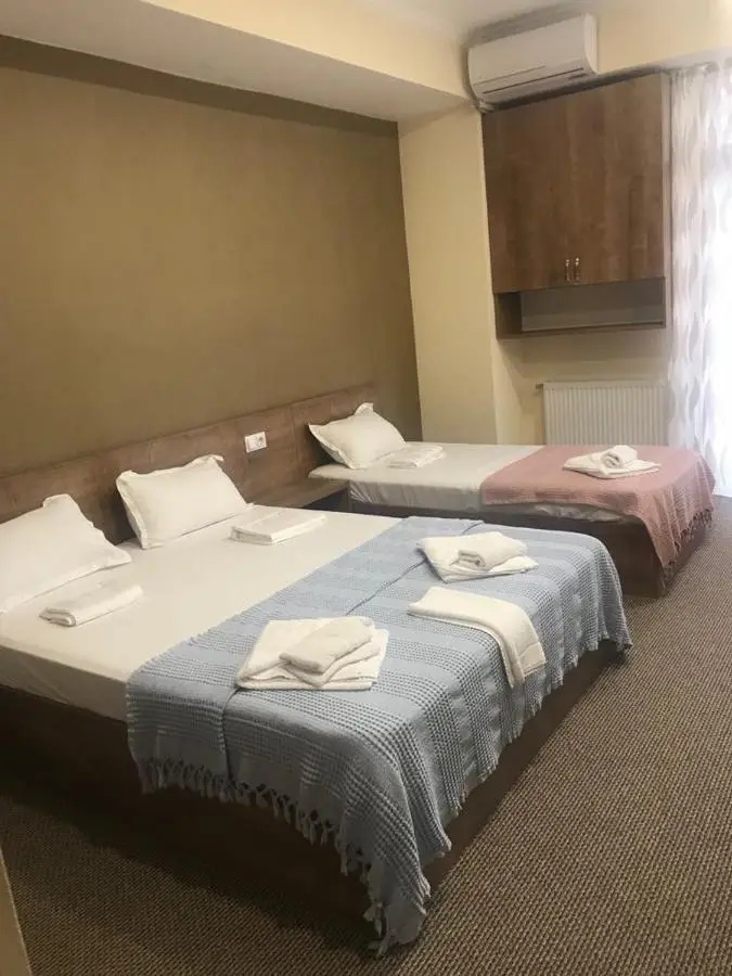 5 Rooms near 300 Aragveli metro station
