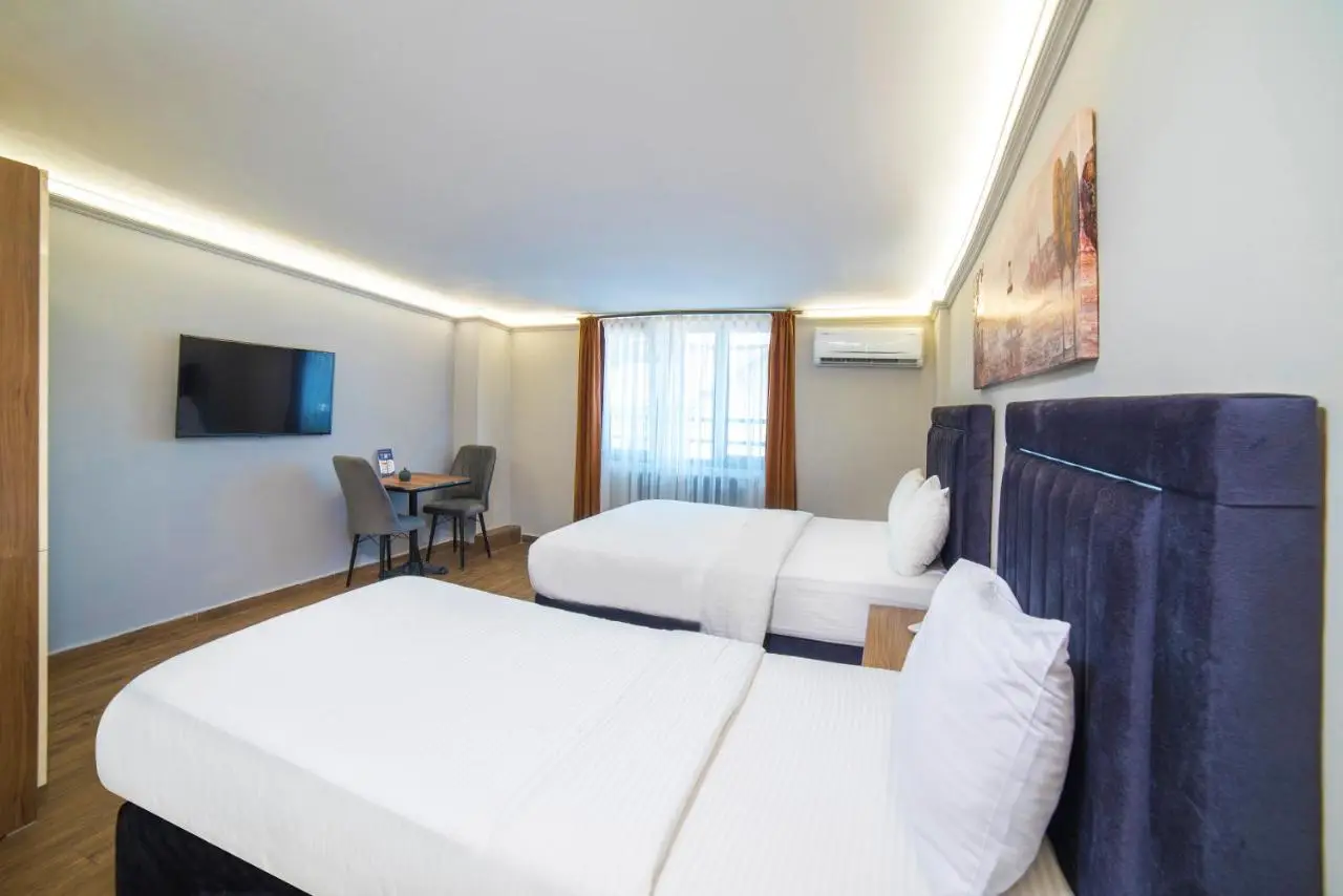 Zendy Suite Hotel