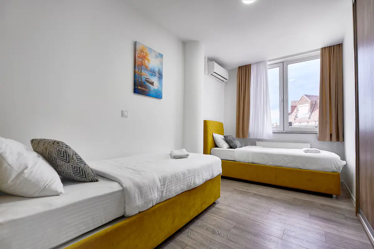Deluxe Two-Bedroom Riverview Apartment
