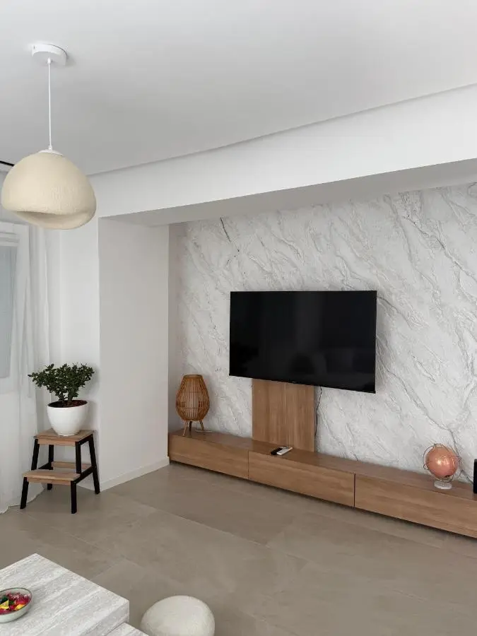 Apartment 528