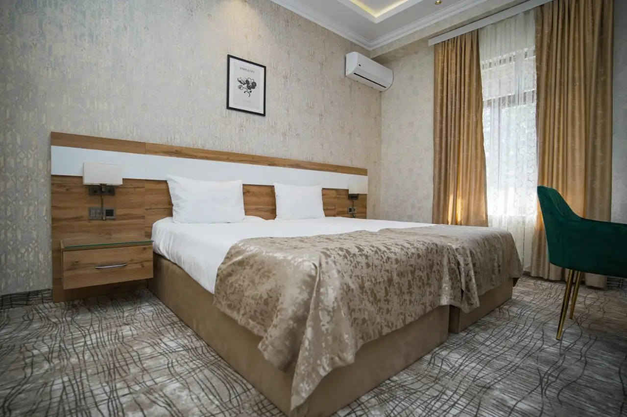 LakeSide Hotel & Spa