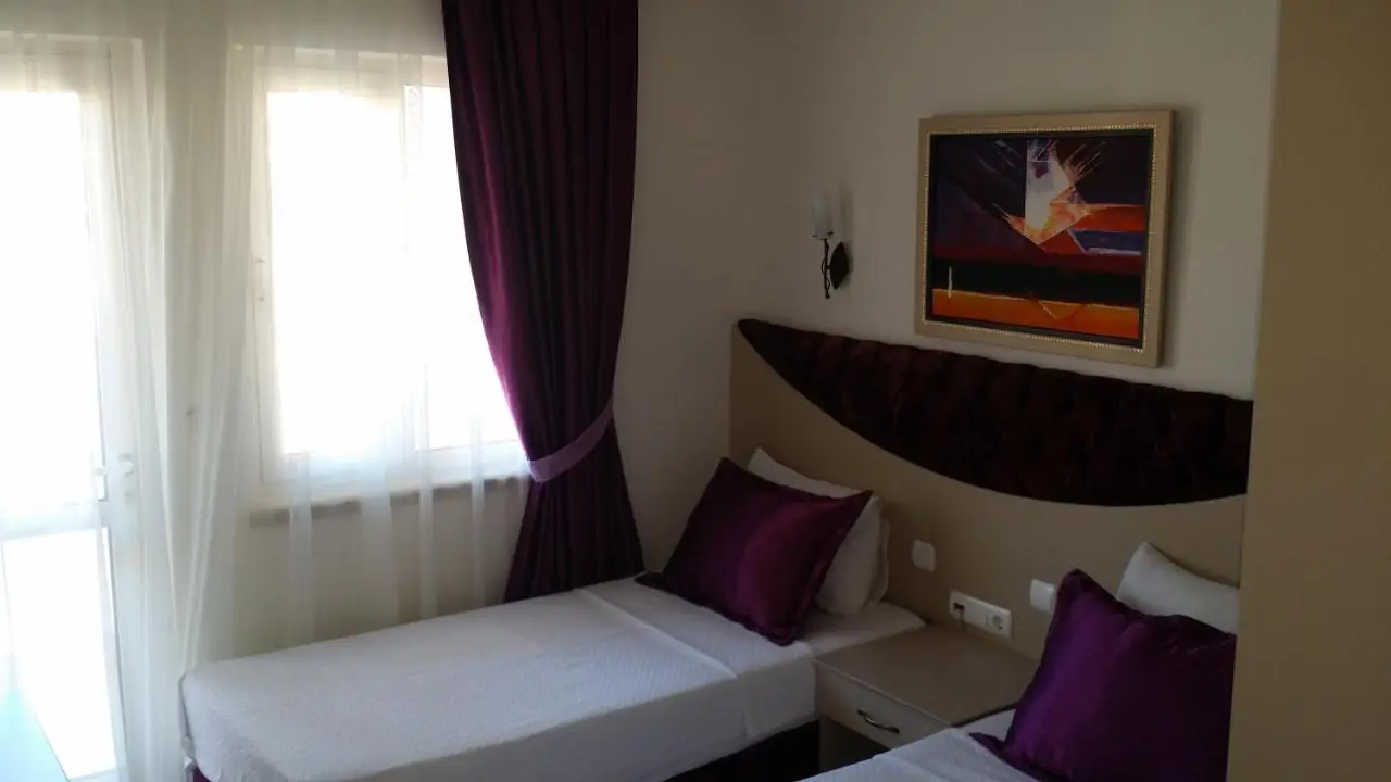 Almena Hotel