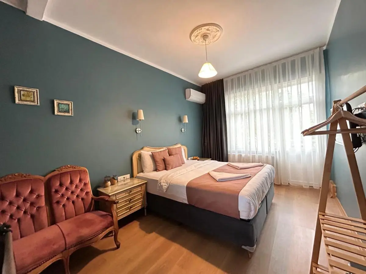 Waterfront Villa by the Tram - Private Terrace with Dome & Golden Horn View in Fatih