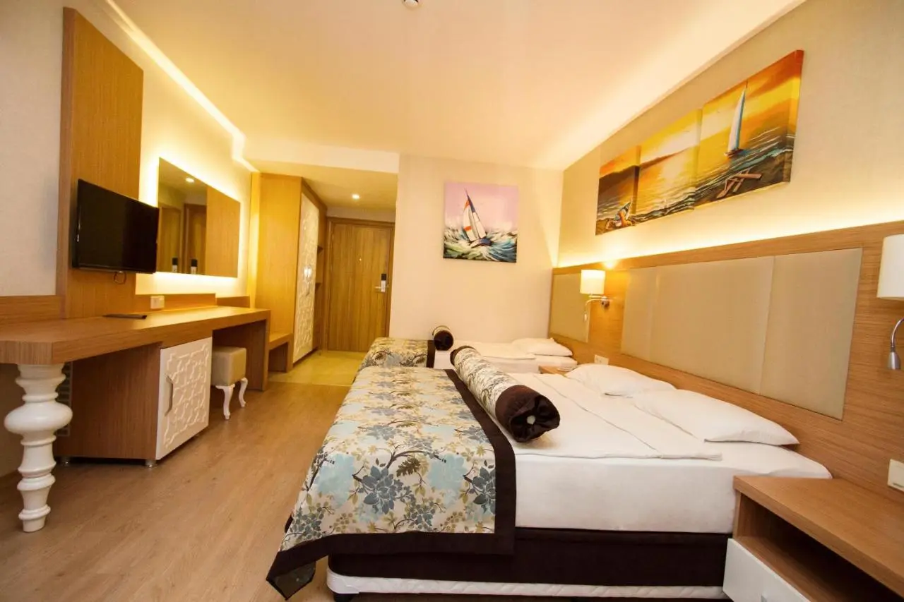 Blue Wave Suite Hotel