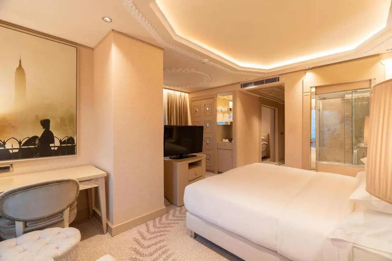 Wyndham Grand Istanbul Kalamış Marina Hotel