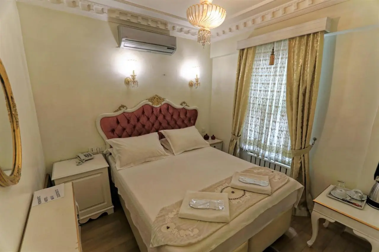 Romantic Mansion