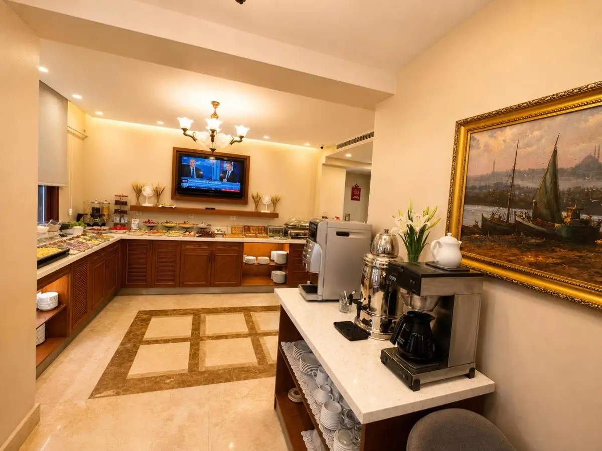 GLK PREMIER The Home Suites & Spa