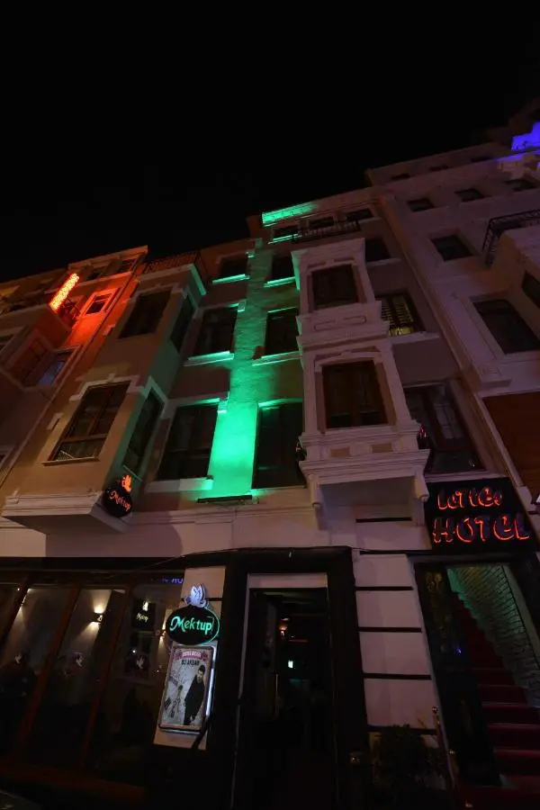Letter Hotel