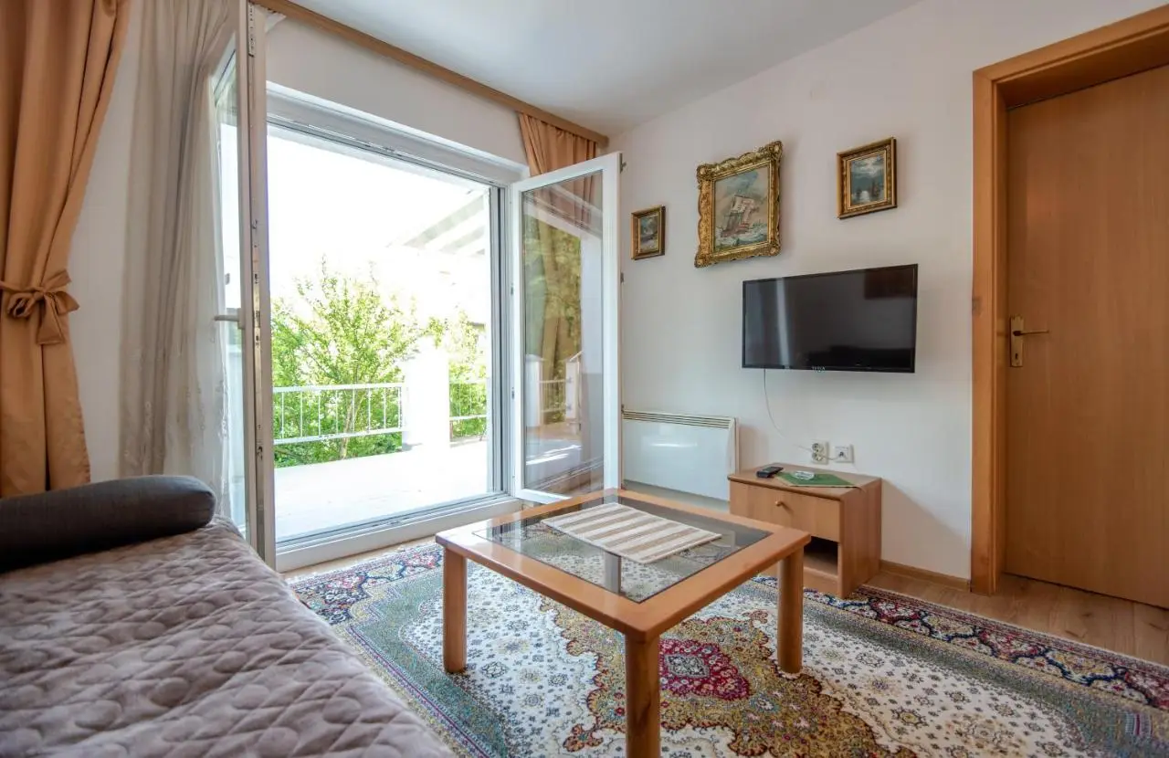 Apartman MirA