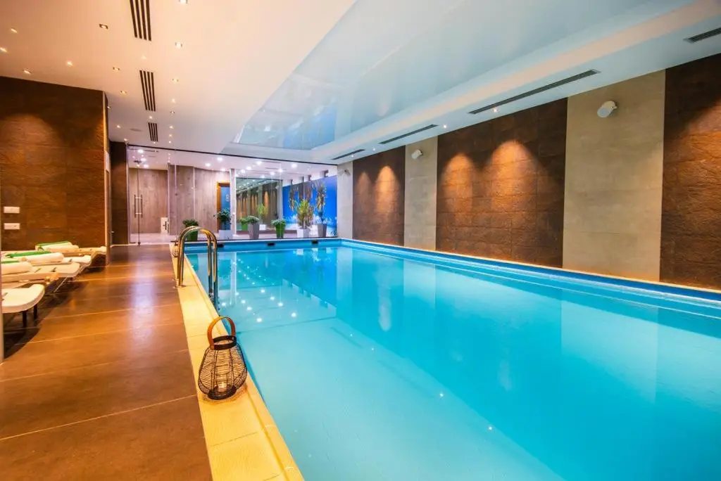 A Modern Suite Close to Gondola Ski Lift