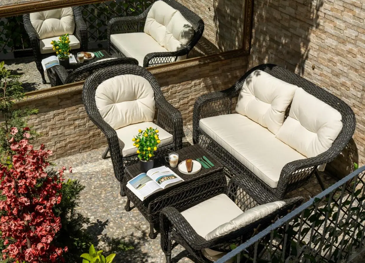 Royan Suites