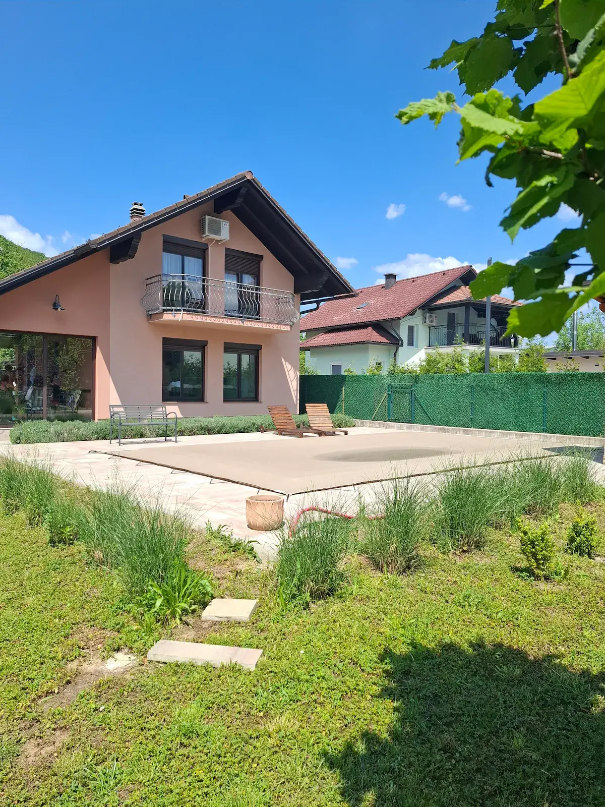 VILLA about min 3 persons - max 6 persons.