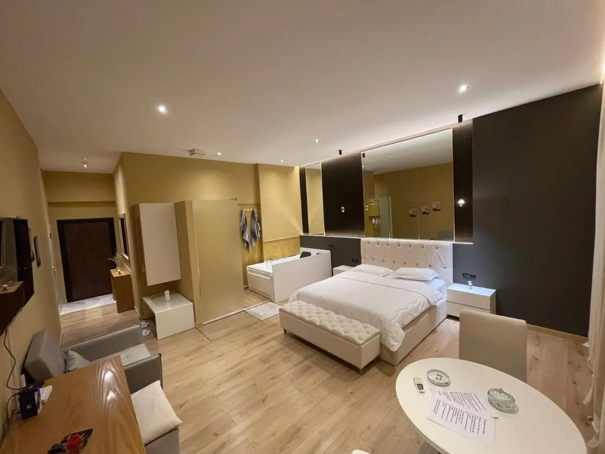 Luxury Jacuzzi Suite- Astir,Tirana