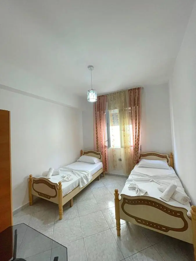 Villa Joli - Spacious Houses with Yard & Parking in Central Vlore
