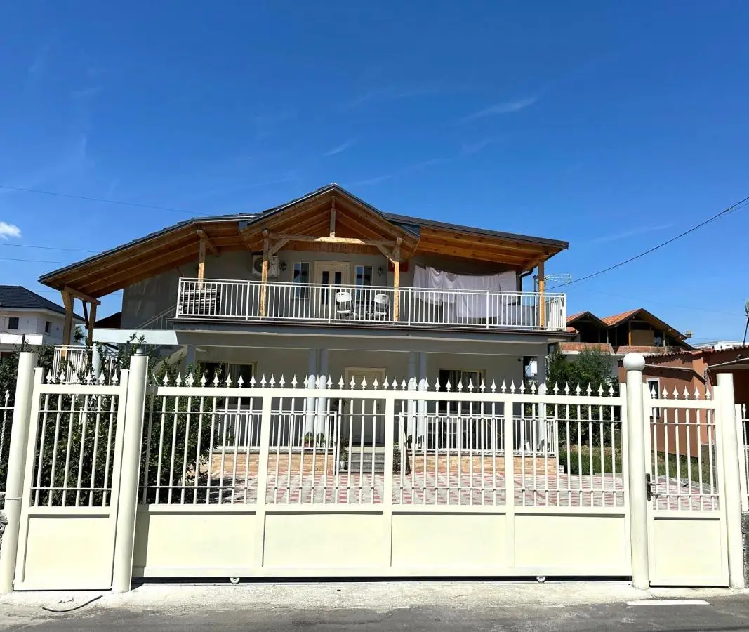 2Bedroom Apartment,free parking 06