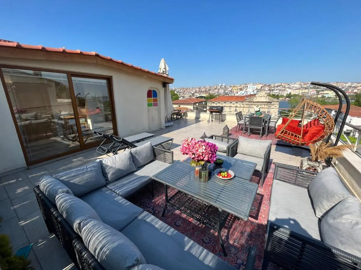 Waterfront Apartment by the Tram - Terrace with Dome & Golden Horn View in Fatih