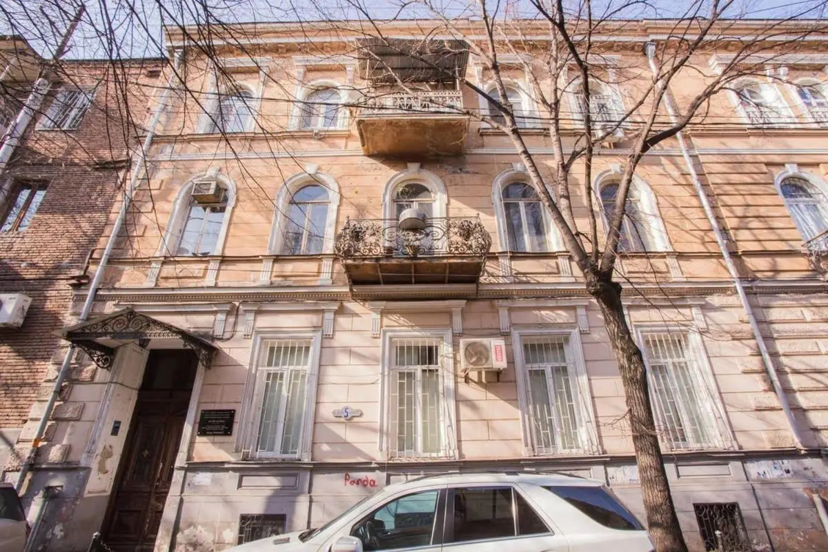 Wehost Loft next to the Freedom Square