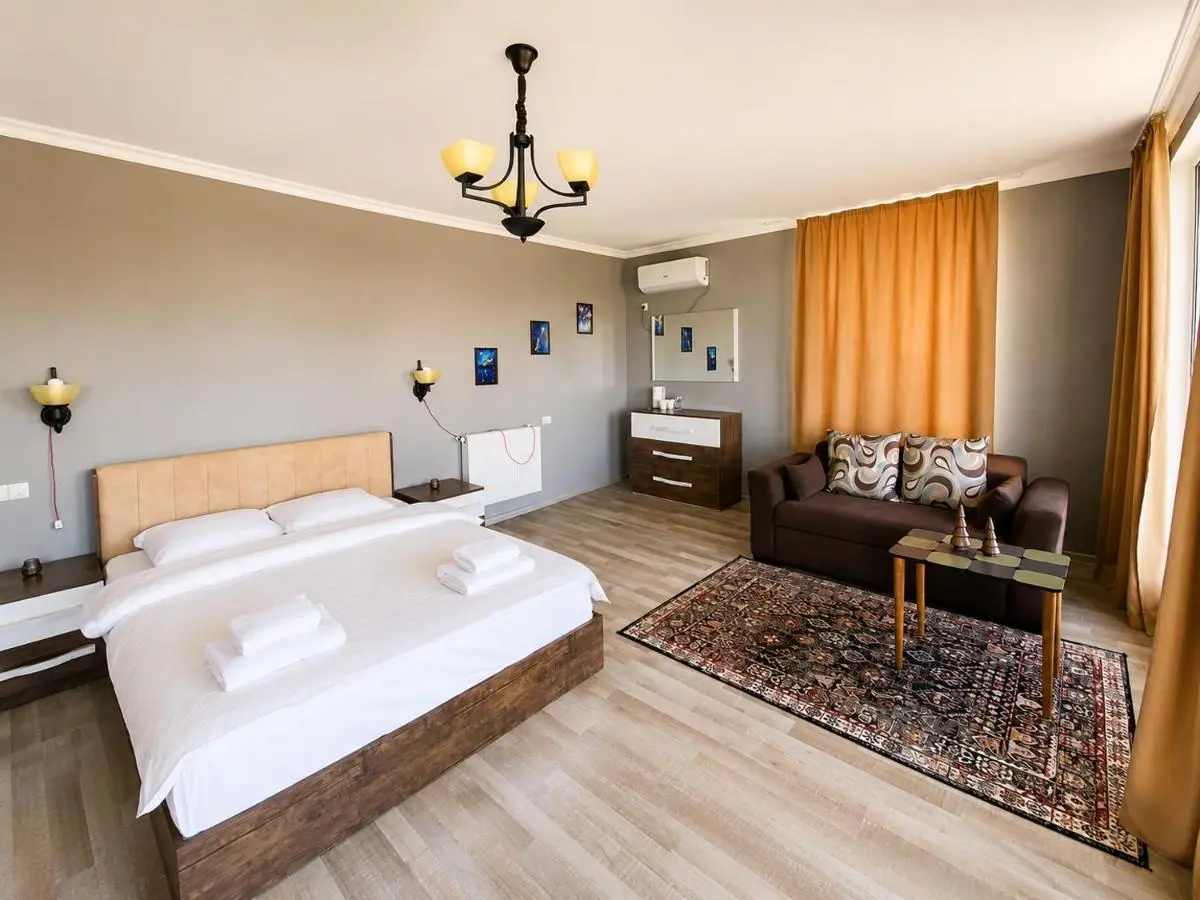 Lia's Guest House