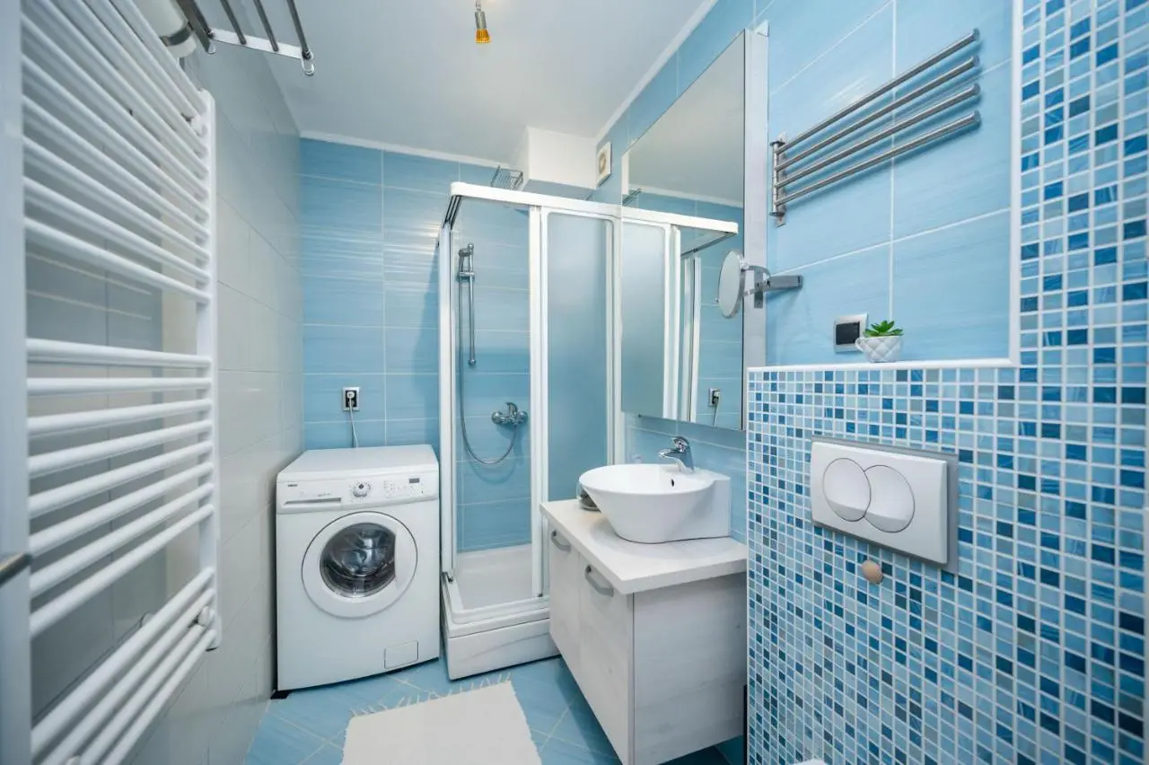 Bright 1BDR Apartment in the City Center