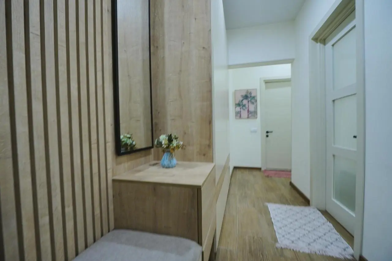 Cozy Apartment Near Holiday Inn