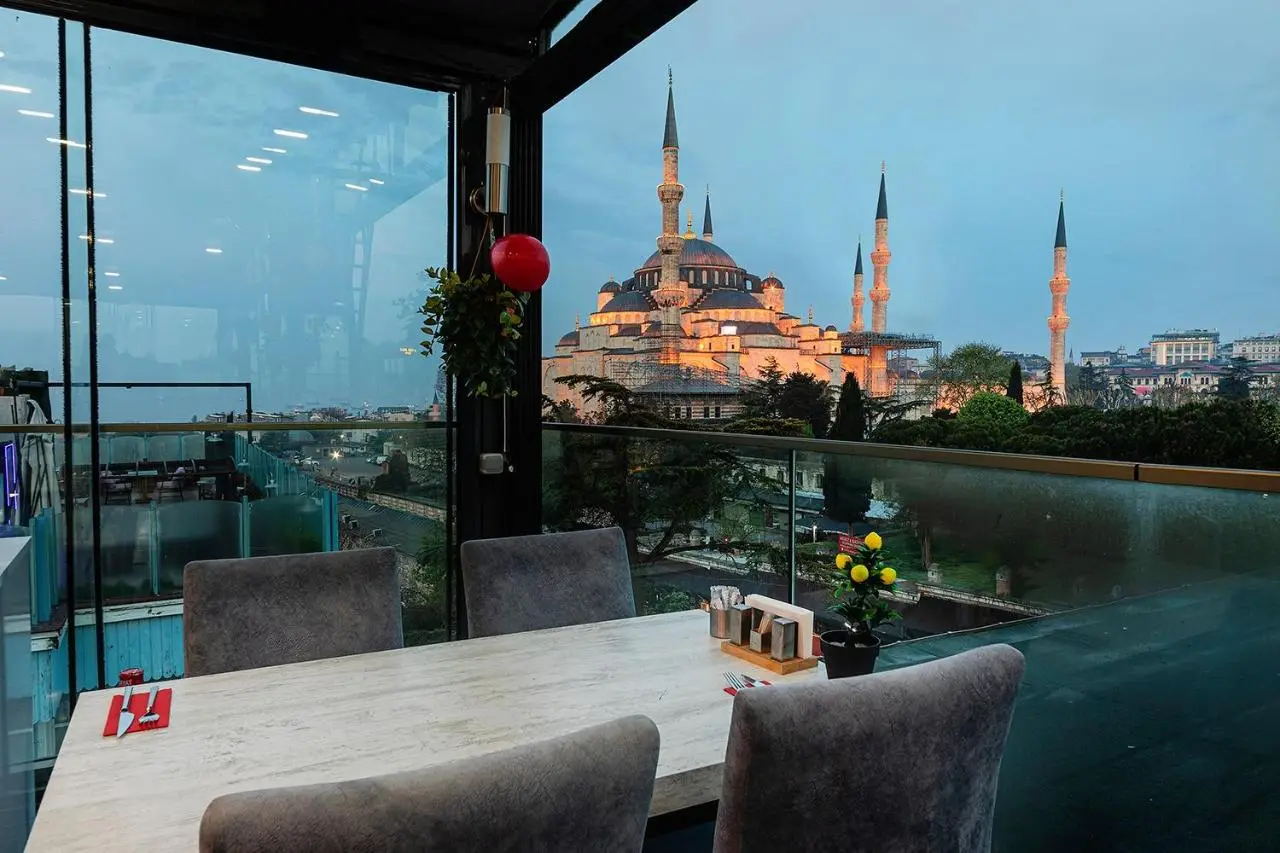 Aristocrat Hotel
