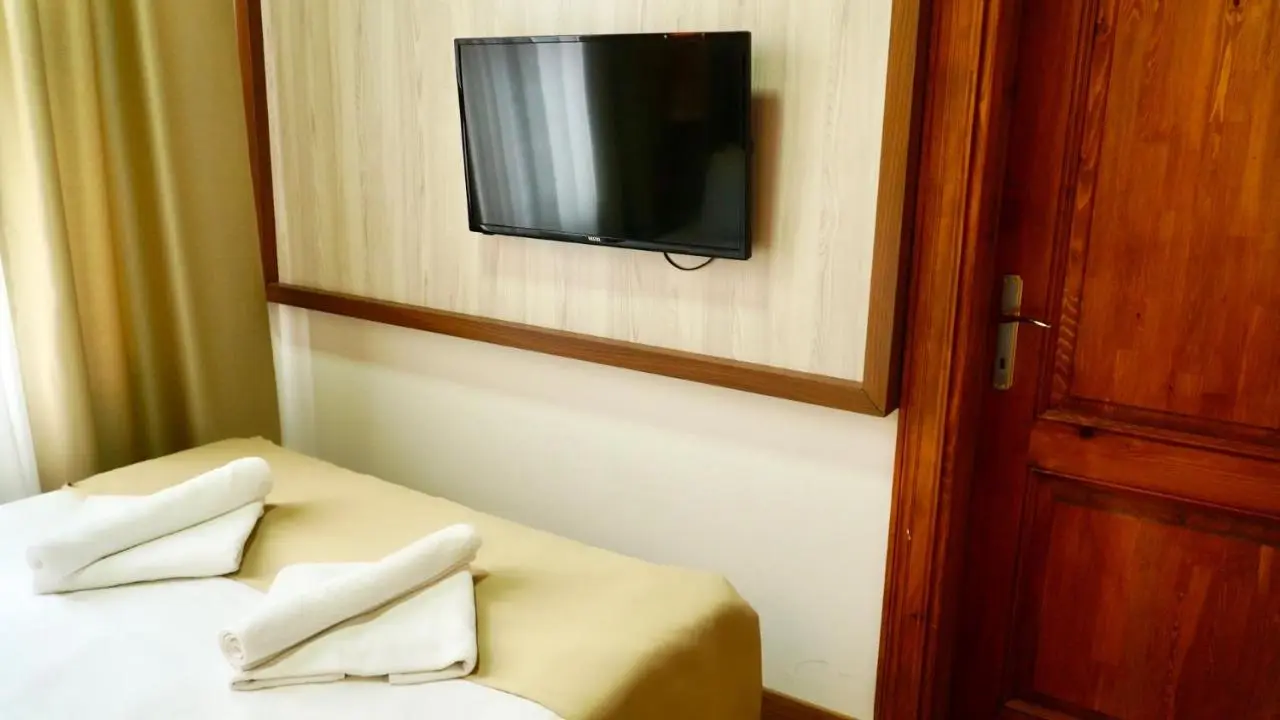 QONAQ HOTEL & SUITES