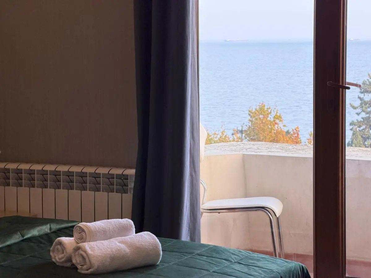 Sea view maiden apart