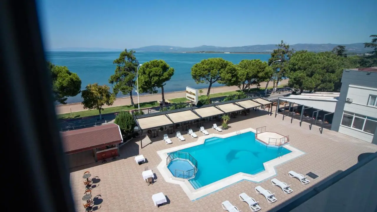 Lake Life Hotel