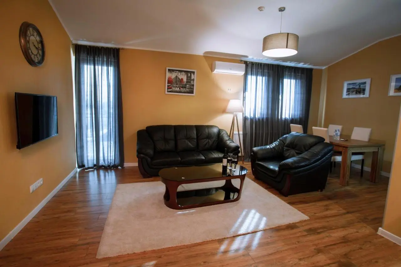 Apart Hotel West