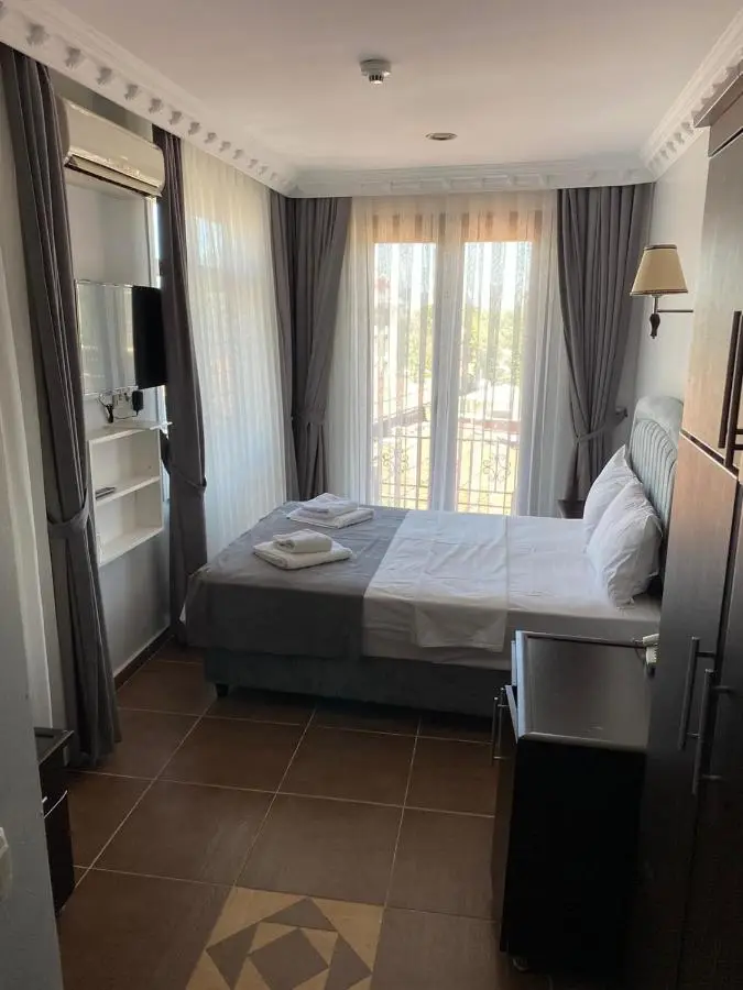 Ares Hotel