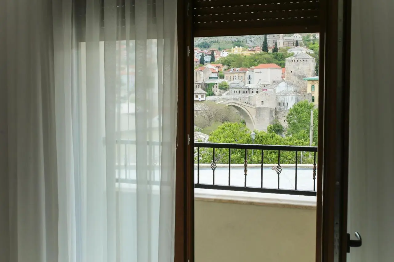 Apartment Light De Luxe - with Old Bridge view