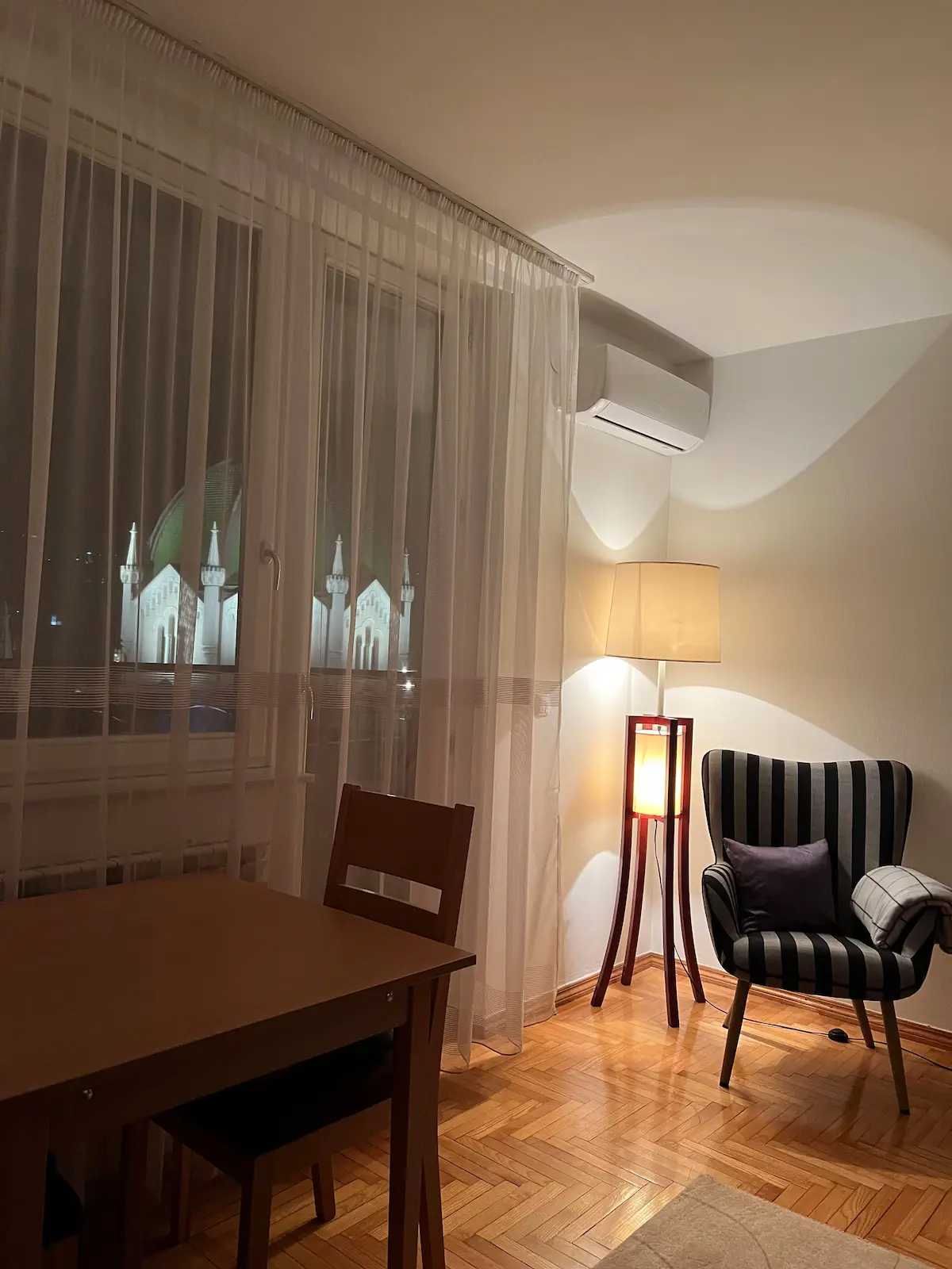 Apartment of Fine Arts!!