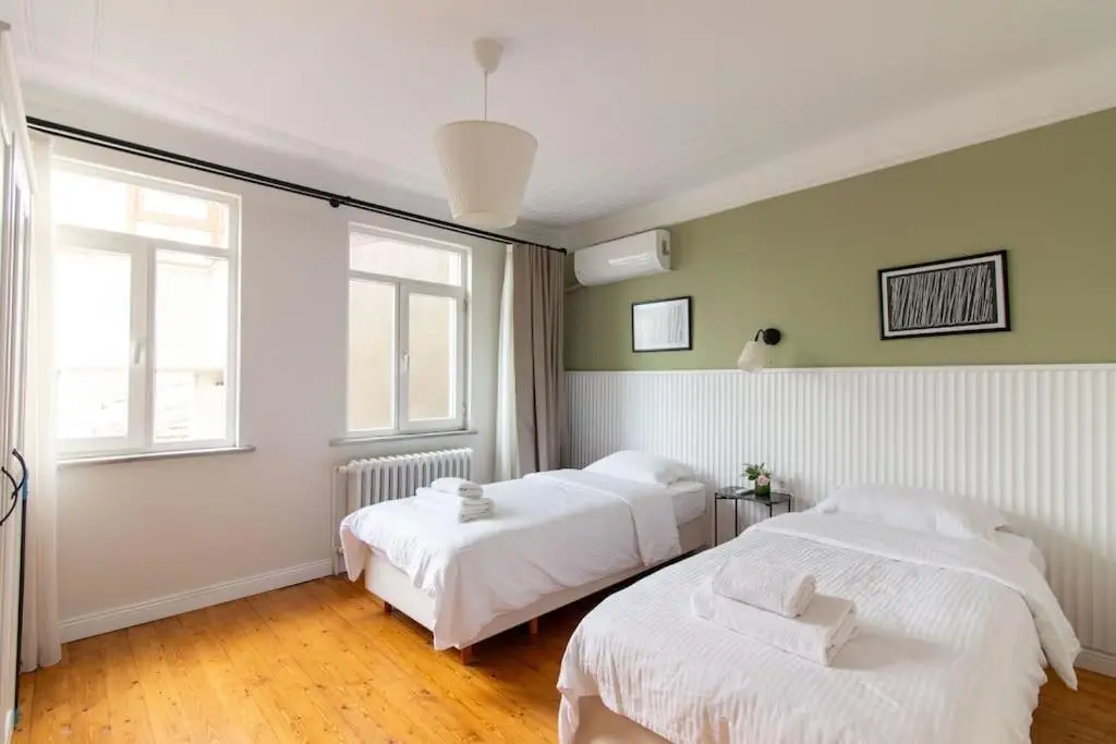 Historic 2BR Gem in Downtown Sisli AC in All Rooms