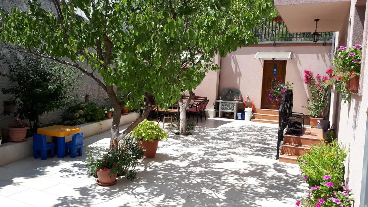 Hostel Bojo