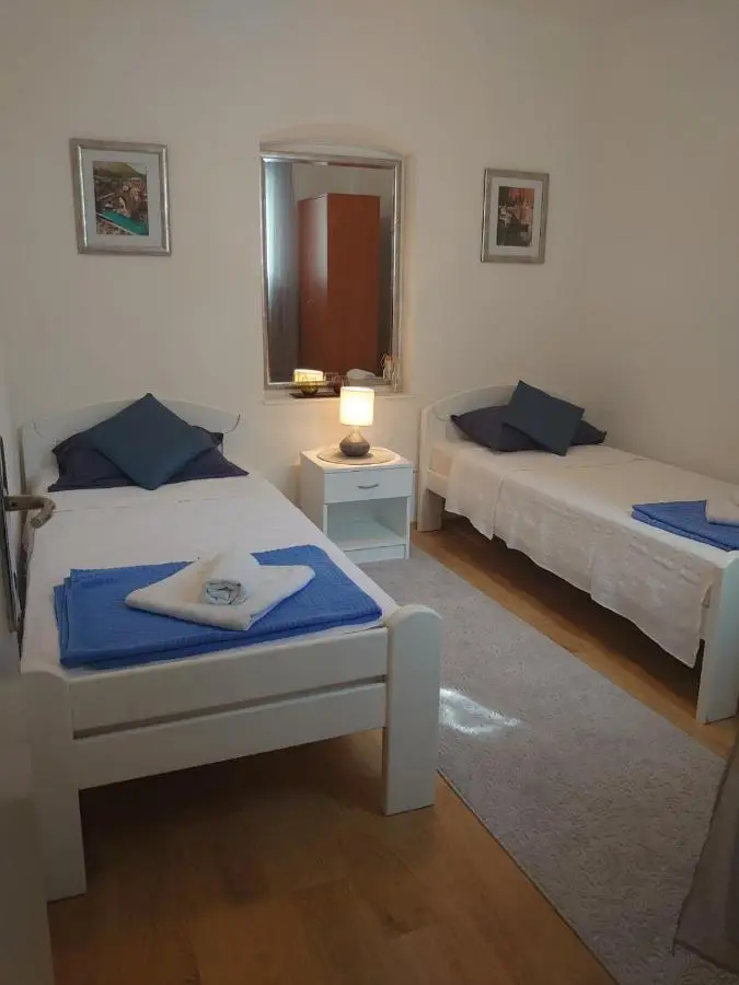 Apartments Tulipan - with free private parking garage