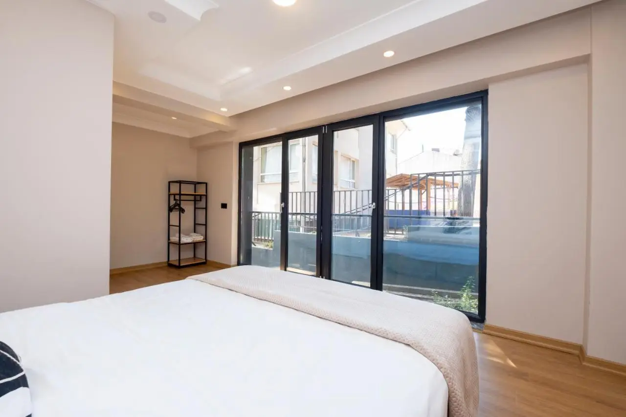Sea View Two-Bedroom Suite in Managed Residence - Parking and Elevator