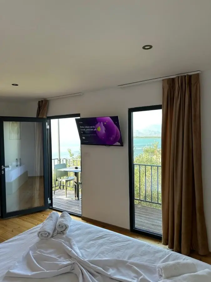 Lake Escape Villa Shirokë