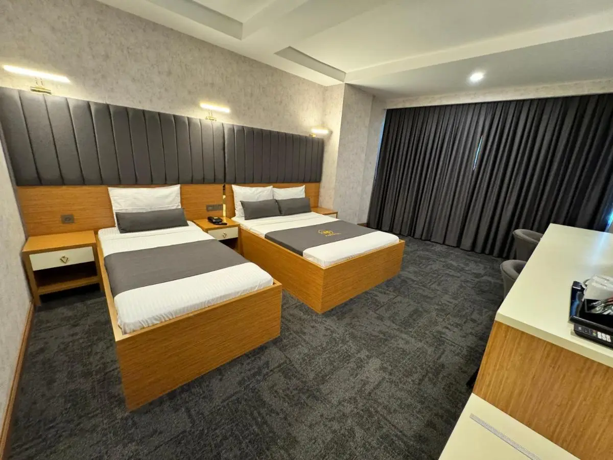 E5 PARK OTEL