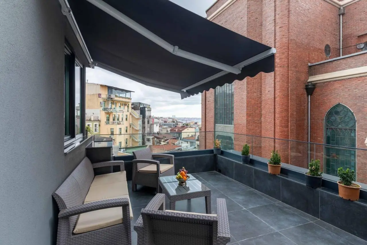 SALA SUITES